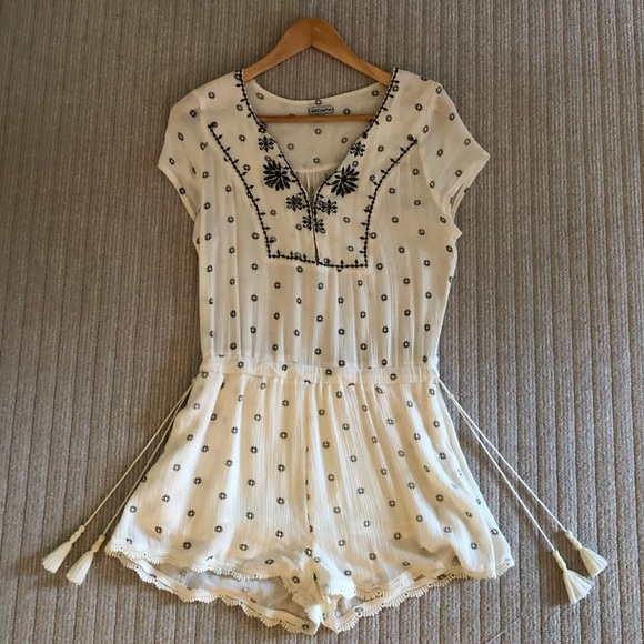AMENAPIH Embroidered Romper - Picture 1 of 2
